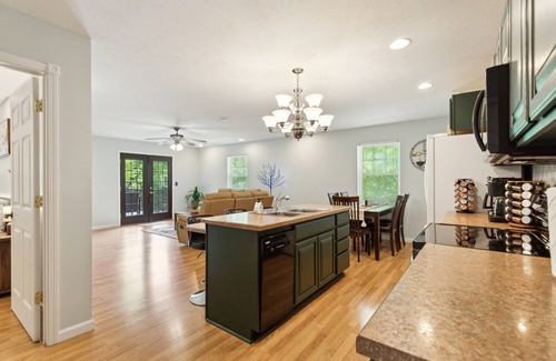 Helmsburg Cottage | Puzzle Peak 3 Bedroom Cottage