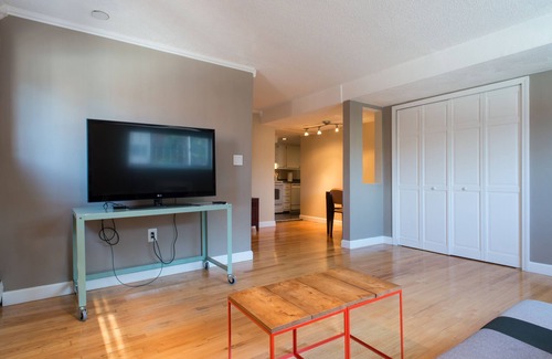 Commonwealth Apartment | Pvt entrance, CDCcleaning, Whole Foods delivery
