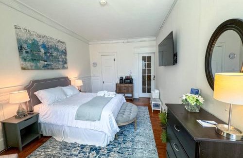 Longwood House | Pvt Room, St Marys, Fenway, Longwood, Green Line