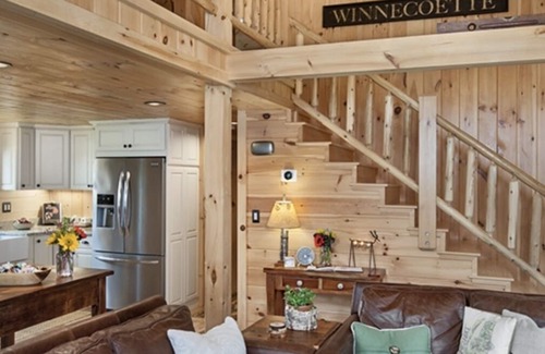 Lochmere Cabin | PVT sandy beach,Fire pit,kayaks, paddle boards,dog friendly,1 min to Lake Estate