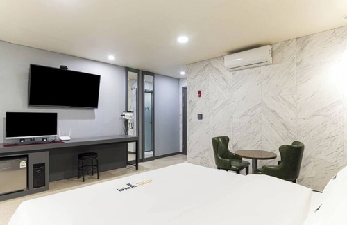 Pyeongtaek Hotel | Pyeongtaek Gallery Hotel OTT, Wi-Fi Free