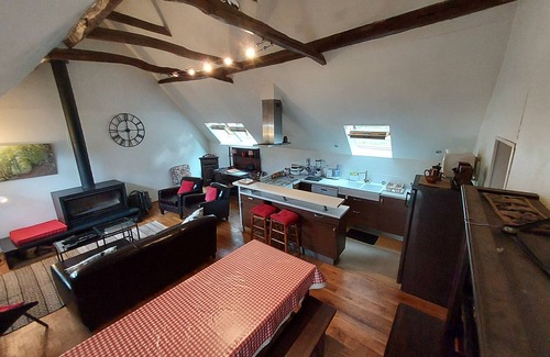 Eup House | Pyrenees house, sleeps 2/12: SKIING, HIKING, FISHING. WIFI