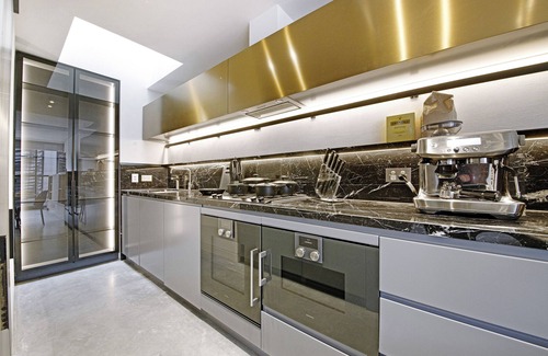 Pyrmont House | Pyrmont l Luxury House 6 Stories l Free Parking