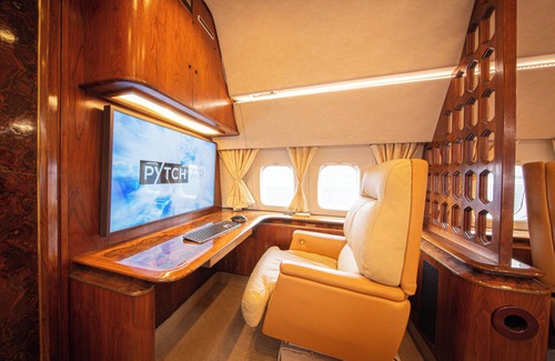 Hanham Boat Rental | PYTCHAir Boeing 727 Private Jet Hotel
