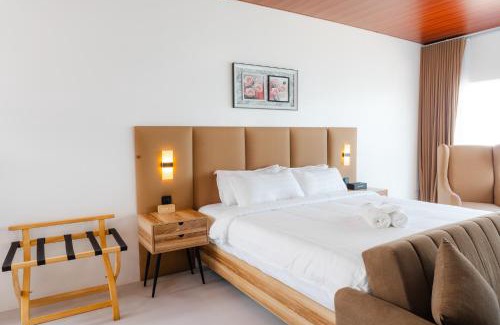 Cabangan Hotel | Q Beach Resort