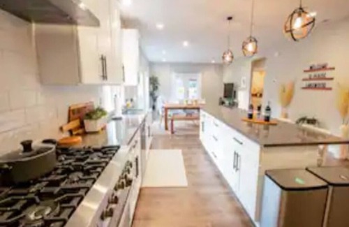 Lakewood House | Q House in Lakewood - 5BR, 3Bath + AC. Sleeps 16. Kid and Pet-Friendly
