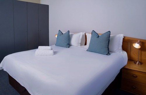 Evander Hotel | Q's Evander Hotel and Apartment