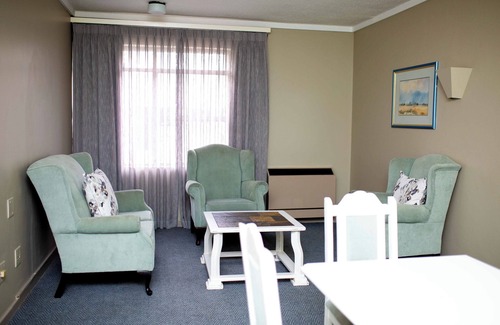 Evander Hotel | Q's Evander Hotel and Apartment