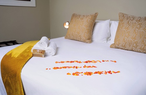 Evander Hotel | Q's Evander Hotel and Apartment