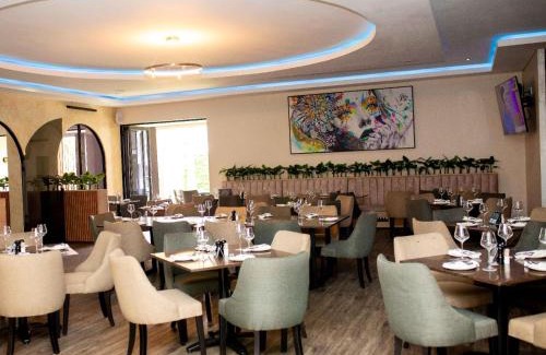 Evander Hotel | Q's Evander Hotel & Apartments