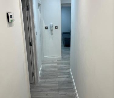 West Thurrock Apartment | QB Stylish 2 Bedroom Apartment - Smart TV - Wifi - Parking