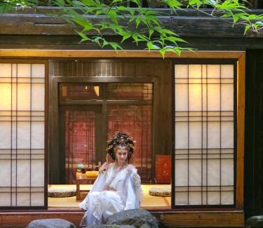 Fenghuang Hotel | QingXi Hotel