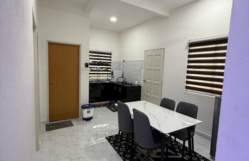 Gual Periok House | Qistina Homestay