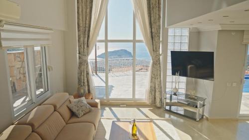 Alanya Villa | Qoople Villa Tepe with infinity pool and panoramic view