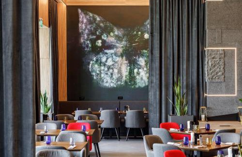 Tractorul Hotel | Qosmo Brasov Hotel