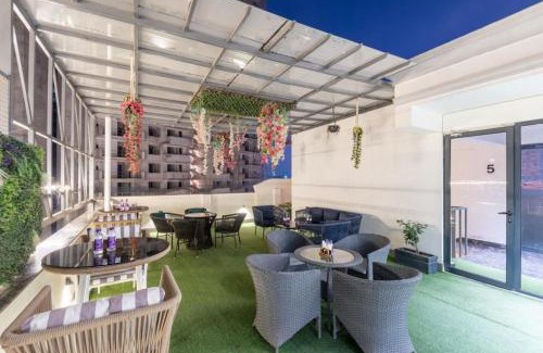 DLF Phase 5 Hotel | Qotel Signature - Golf Course Road