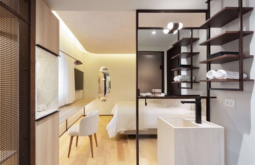 Batel Hotel | QOYA Hotel Curitiba, Curio Collection by Hilton