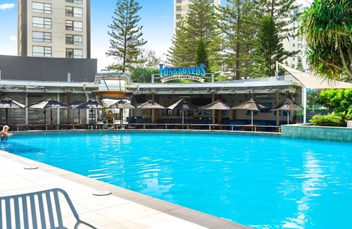 Surfers Paradise Apartment | QTower 2BR Apt Pool & Gym, 6 Guests, Beach Walk