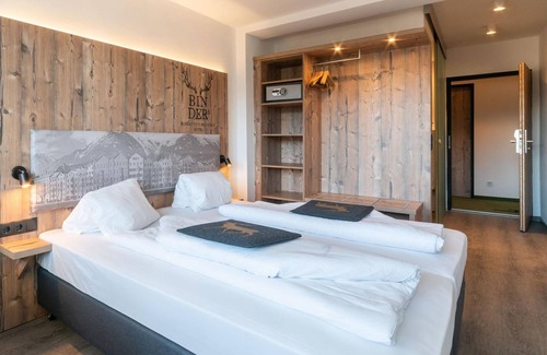 Pradl Hotel | Quadruple Room with Shower, Toilet - BinderS Budget City-Mountain Hotel