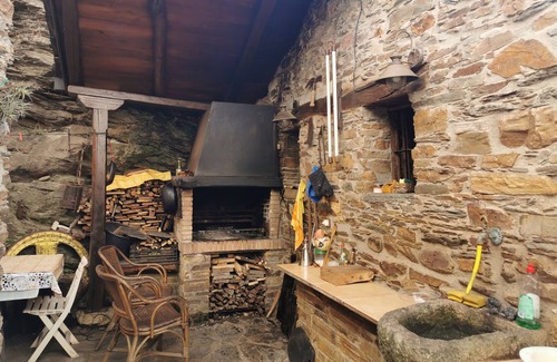 Navia de Suarna House | Quadruple with right to patio and barbecue. Pets, meals, barbecue, stove