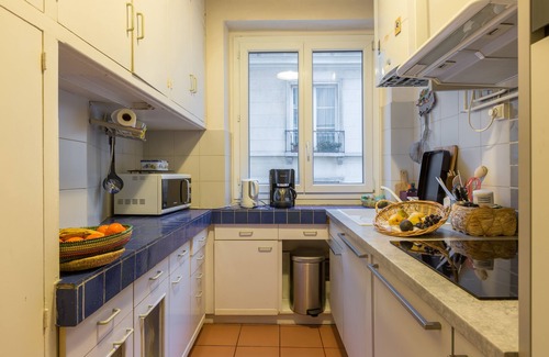 Les Iles Apartment | Quai aux Fleurs Apartment, by Veeve