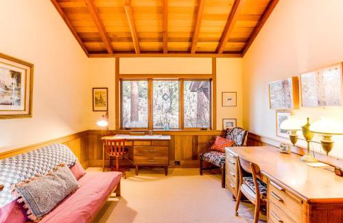 Alpine Village House | Quail Hollow on Carson River Cottage Hideaway