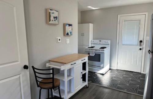 Washington Ave./ Memorial Park House | Quaint 1 bd close to downtown