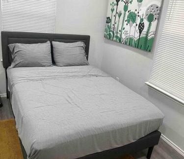 Washington Ave./ Memorial Park House | Quaint 1 bd close to downtown