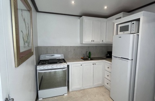 Little Battaleys Apartment | Quaint 1 bedroom apartment close to Mullins Beach