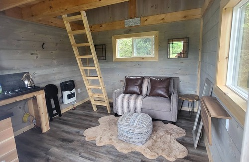 Garson Cabin | Quaint 1-bedroom cabin South of Sudbury