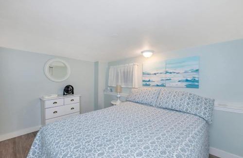 Saanich West House | Quaint 1 bedroom lower suite in Victoria, BC