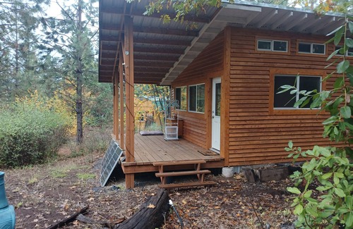 Trail House | Quaint 1-bedroom RV retreat in Trail