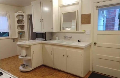 Eureka Apartment | Quaint 2-bedroom Apartment with safe offstreet parking in Eureka