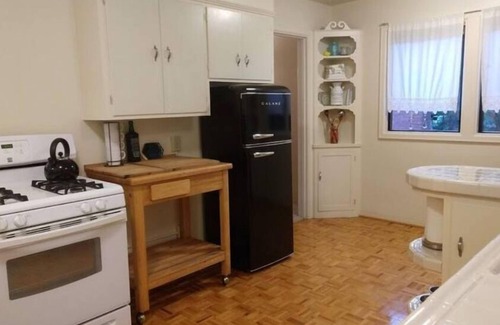 Eureka Apartment | Quaint 2-bedroom Apartment with safe offstreet parking in Eureka