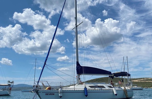 Sigacık Boat Rental | Quaint 2-bedroom boat in Sığacık