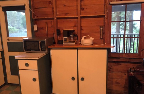 Catchacoma Cottage | Quaint 2-bedroom cottage in Trent Lakes