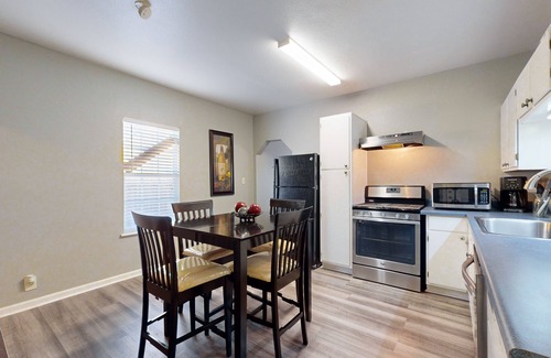 Del Mar House | Quaint 2-bedroom beach home with enclosed backyard private W/D