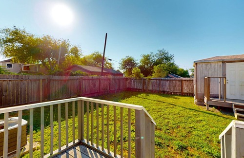 Del Mar House | Quaint 2-bedroom beach home with enclosed backyard private W/D