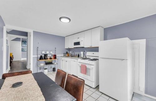 University Circle Apartment | Quaint 2 Bedrooms in Historic Little Italy