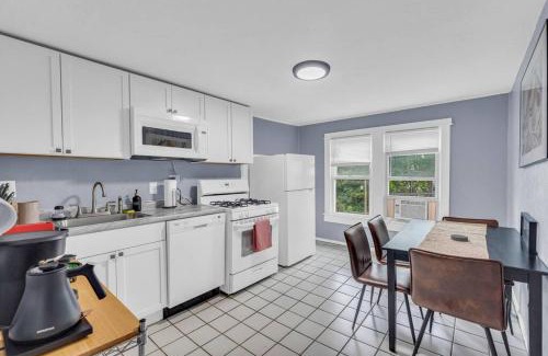 University Circle Apartment | Quaint 2 Bedrooms in Historic Little Italy