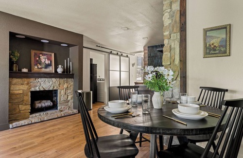 Branson House | Quaint 2BR/2BA - 3 Minutes to Branson Landing & Walkable to Downtown Hollister