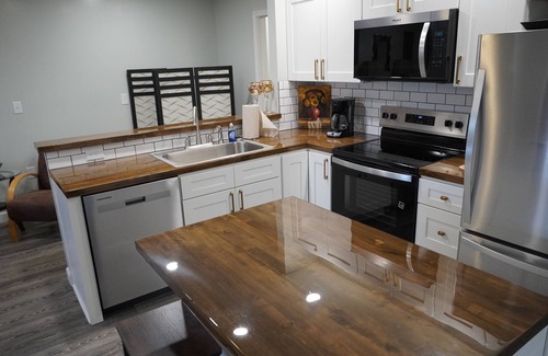Fulton Apartment | Quaint 2BR/2BA Apartment – Rustic Country Charm in the Heart of Downtown Fulton