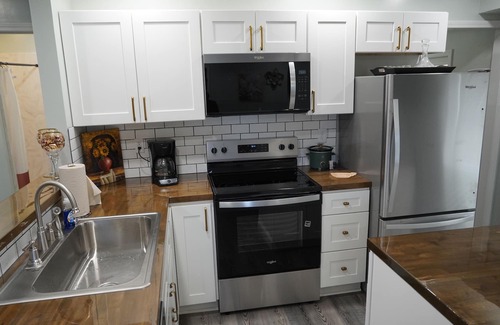 Fulton Apartment | Quaint 2BR/2BA Apartment – Rustic Country Charm in the Heart of Downtown Fulton