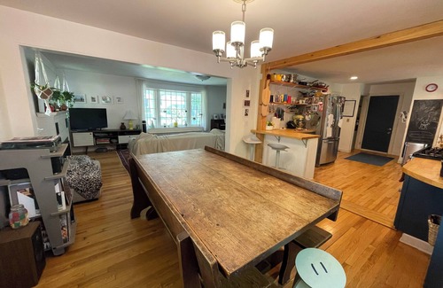 South End House | Quaint 3-bedroom house with spacious deck and backyard in South End, Burlington