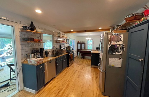 South End House | Quaint 3-bedroom house with spacious deck and backyard in South End, Burlington