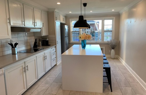 New London House | Quaint 4 bdr Cape Cod, sleeps 8-10. 4 min to USCGA, Con college & downtown