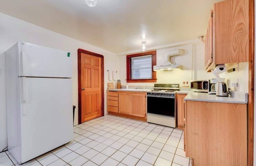 Emeryville Apartment | Quaint and Charming 2BR APT in Central Oakland