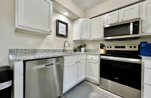 Lindenwald House | Quaint and Cozy 3 Bed home in Liberty Twp.