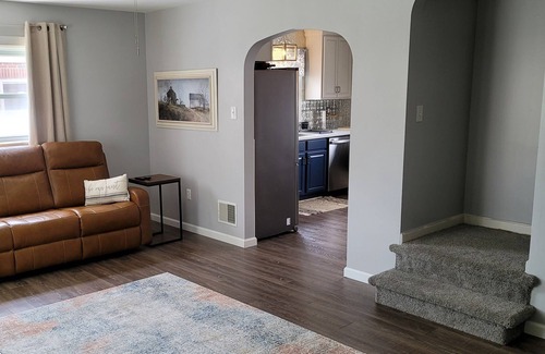 Lebanon House | Quaint and Cozy Near-Town Cottage With Fenced-In Pool