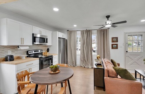 Evansville House | Quaint and Cozy Retreat!